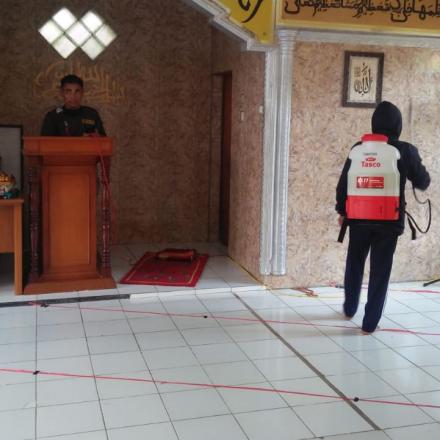 PENYEMPROTAN DESINFEKTAN KE TEMPAT IBADAH DAN TEMPAT UMUM